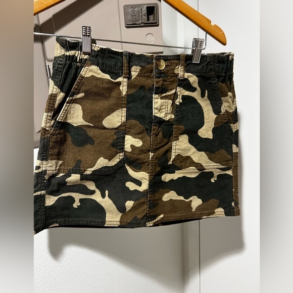 American Eagle Outfitters Dresses & Skirts - Women's American Eagle Super Stretch Camo Corduroy Skirt Size 4